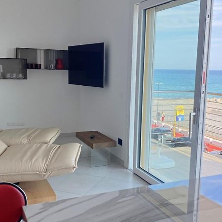Mare Blu Apartment เวนติมิญา ภายนอก รูปภาพ